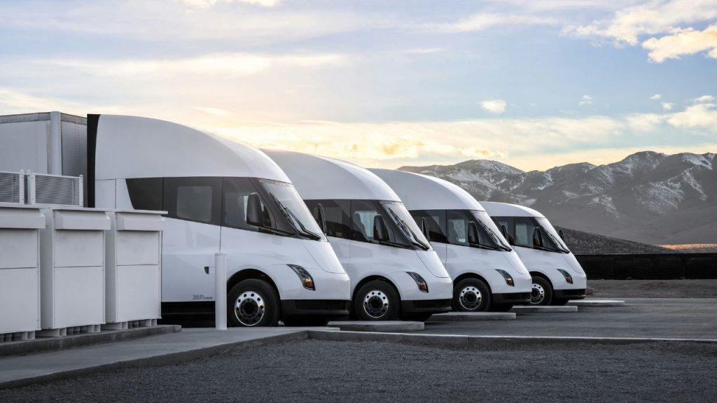 Tesla motorhome 2025